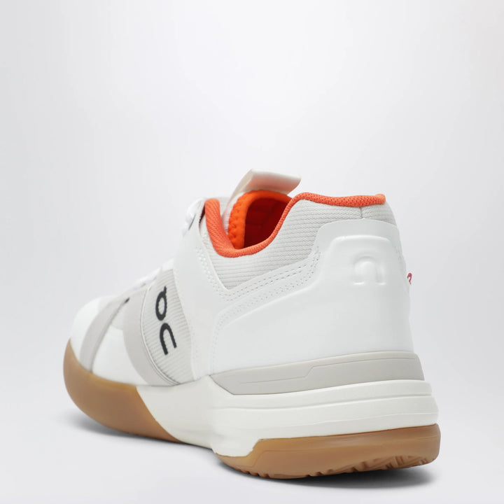 On - The Roger Clubhouse Pro tennis shoes in Ivory/Flame